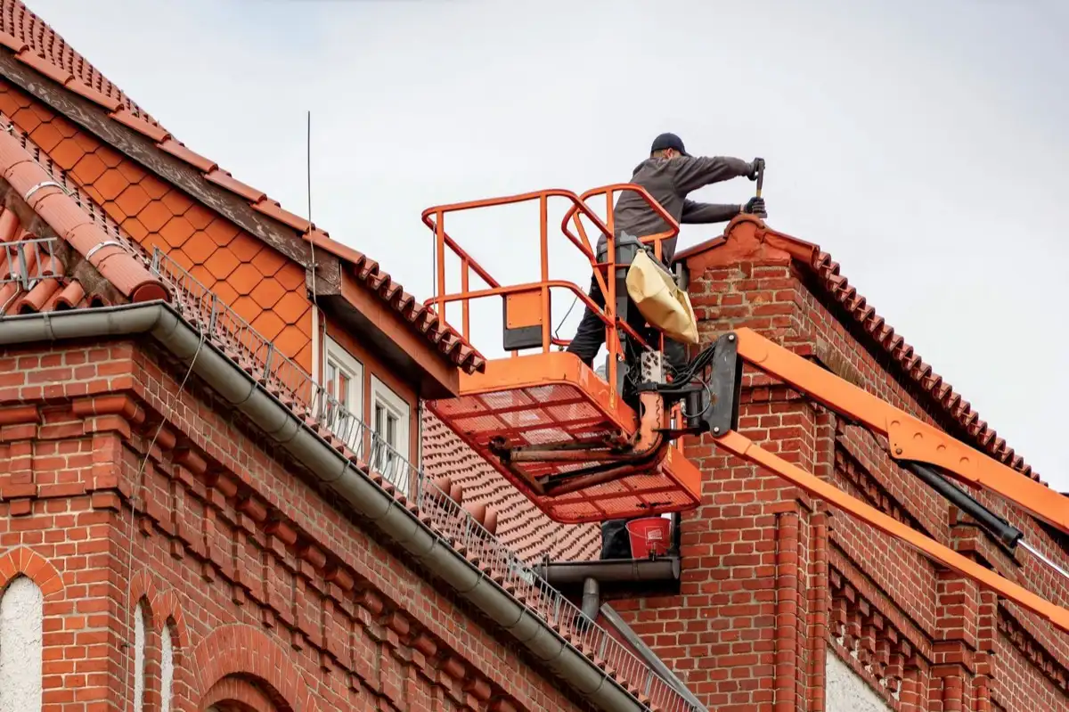 Emergency Roof Tarping in Conroe, TX